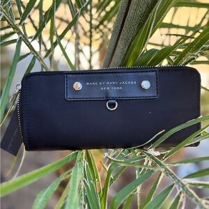 Marc by Marc Jacobs zip around wallet nwt